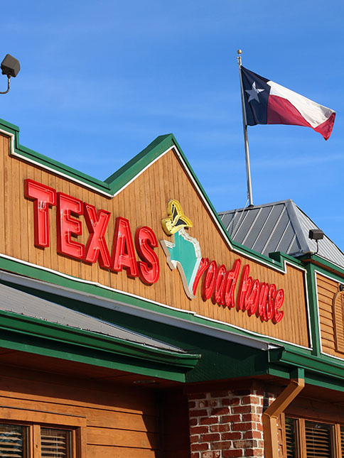 Checking Out The Fall Of The Bone Ribs From Texas Roadhouse DudeFoods 