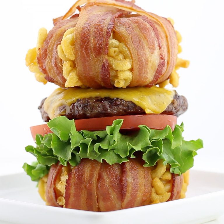 The Bacon Wrapped Macaroni And Cheese Bun Cheeseburger Food Recipes And Videos